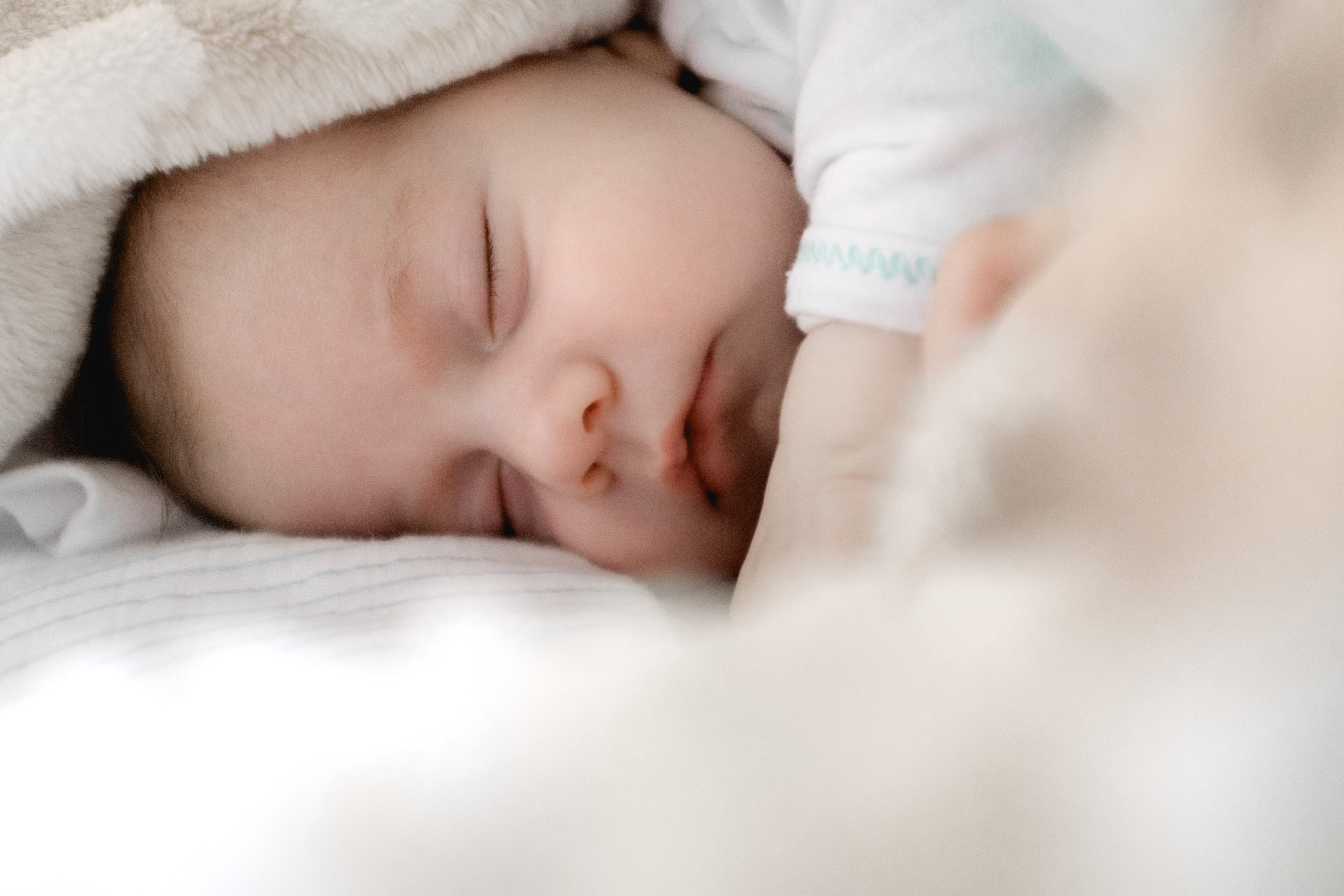 ¿Cuántas horas puede dormir el bebé sin alimentarse?